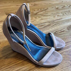 Ankle-strap blush pink wedge sandal